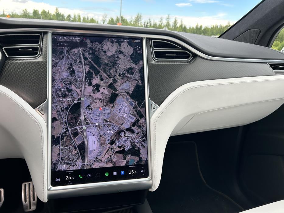 TESLA Model X 2018