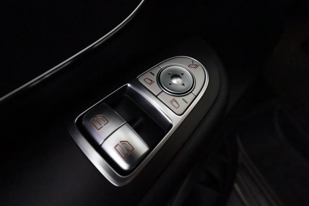 MERCEDES-BENZ V 2016