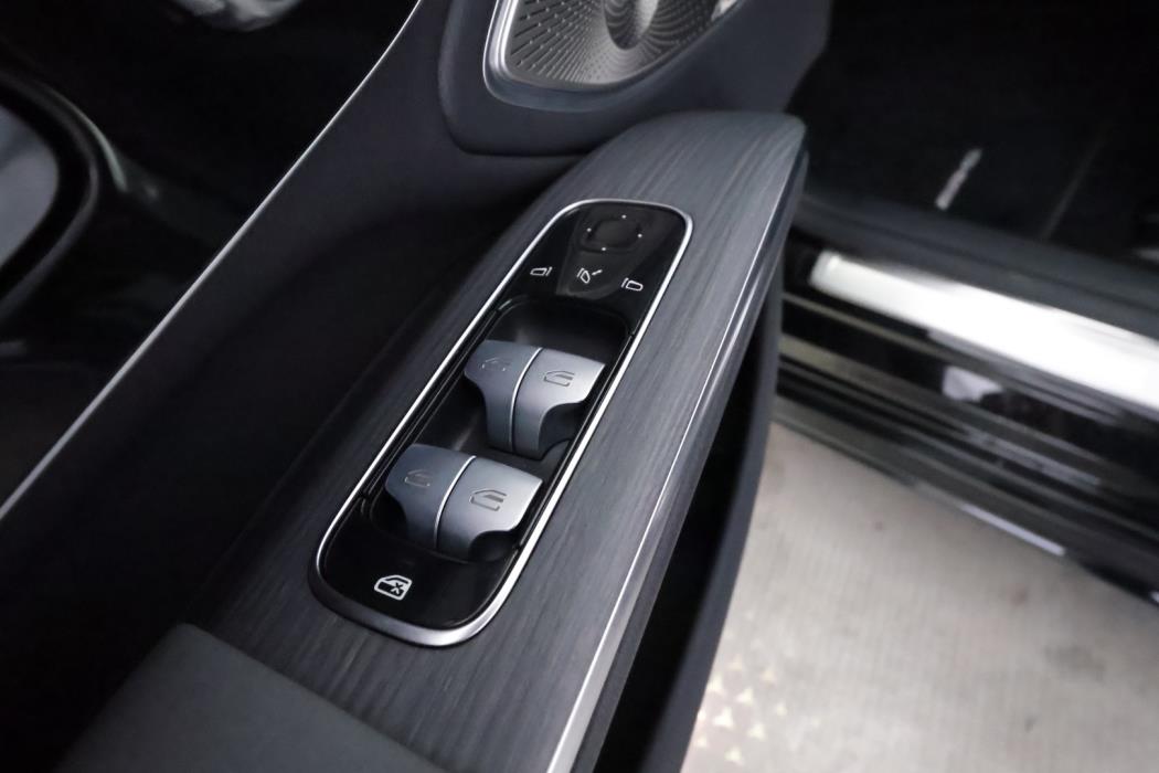 MERCEDES-BENZ EQS 2025