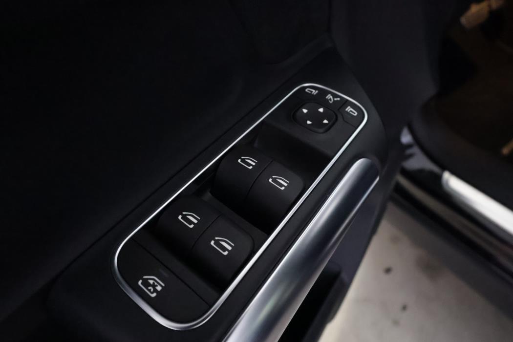 MERCEDES-BENZ EQA 2022