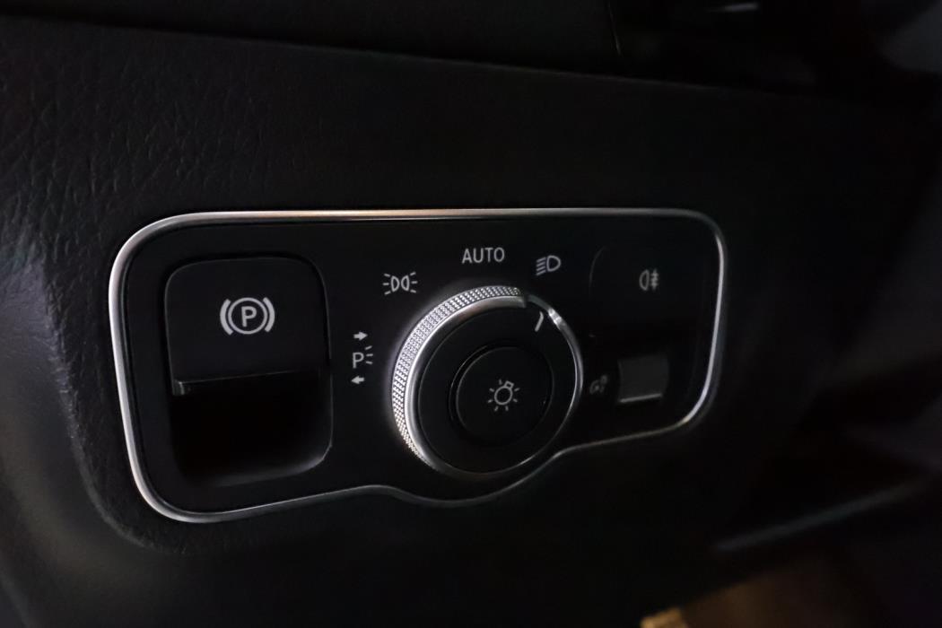 MERCEDES-BENZ EQA 2022