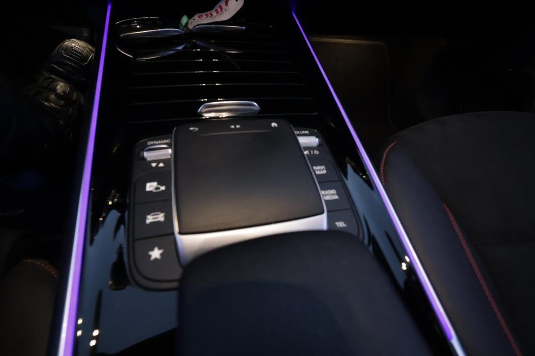 MERCEDES-BENZ EQA 2022