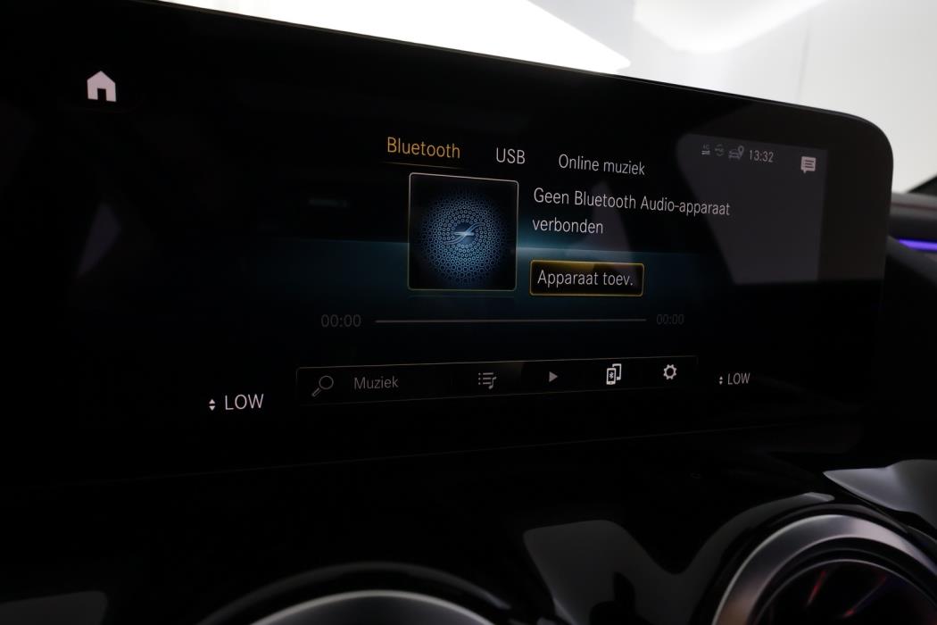 MERCEDES-BENZ EQA 2022