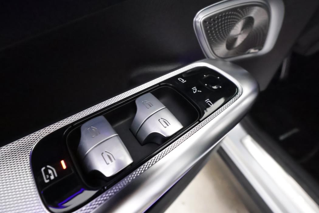 MERCEDES-BENZ EQE SUV 2025