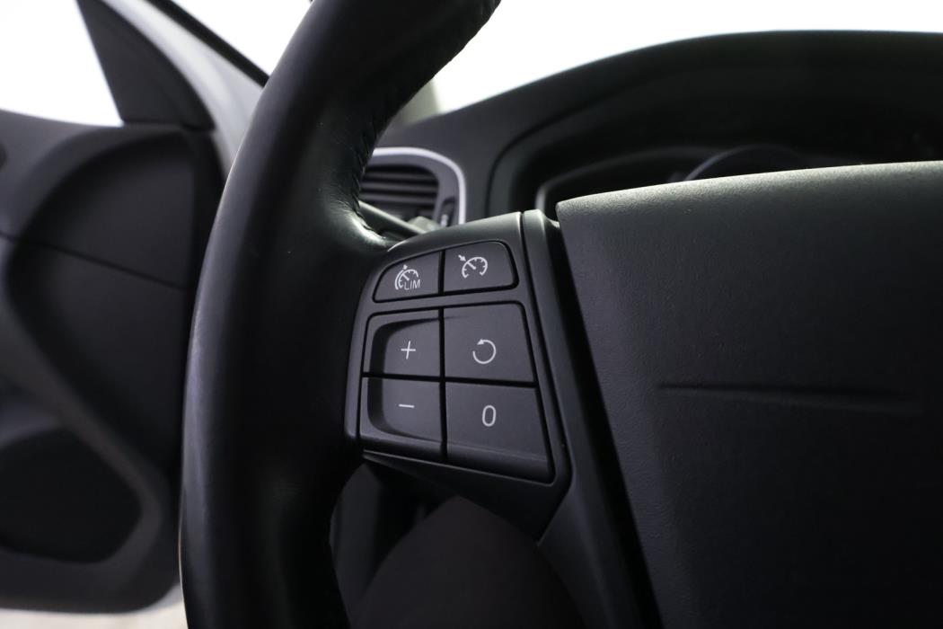 VOLVO V40 2013