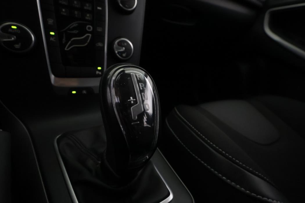 VOLVO V40 2013