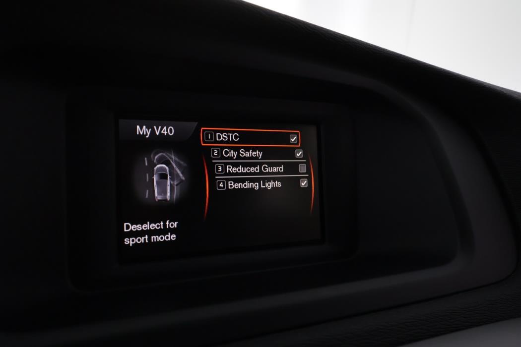 VOLVO V40 2013