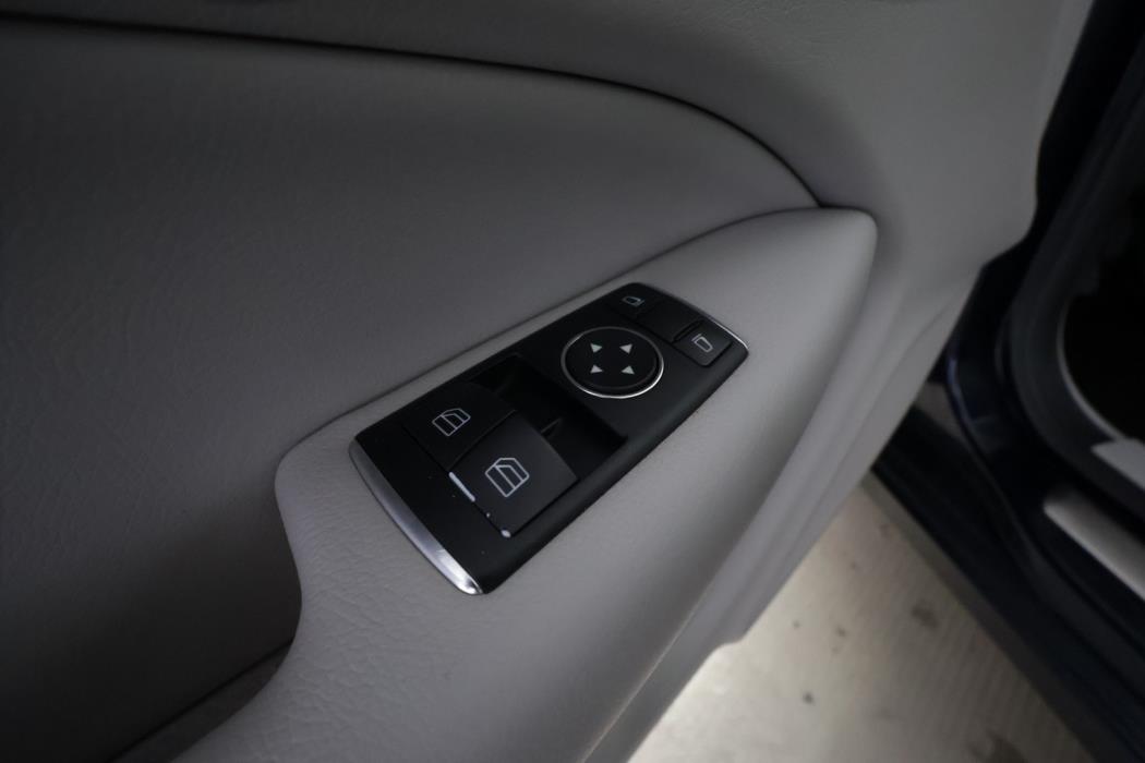 MERCEDES-BENZ C 2012