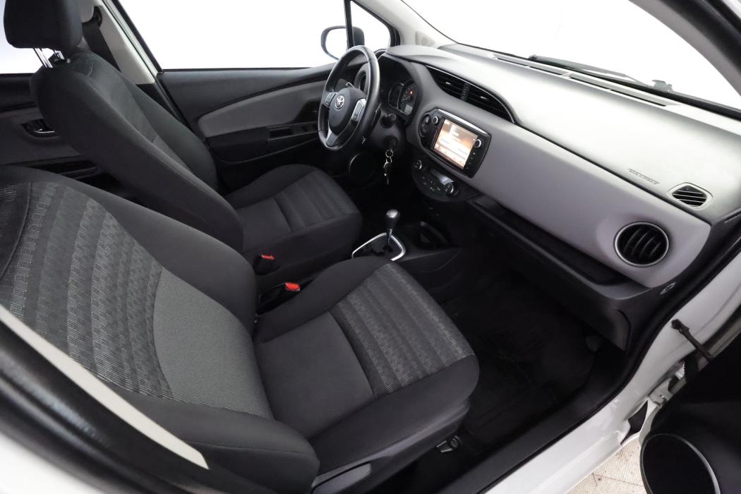 TOYOTA Yaris 2017