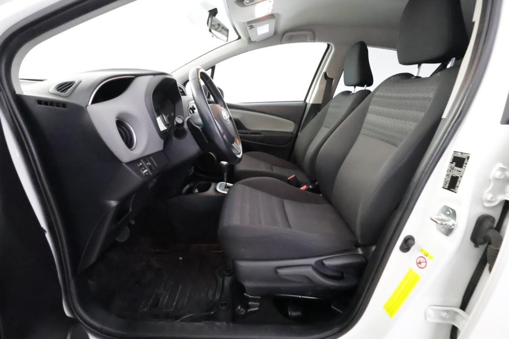 TOYOTA Yaris 2017