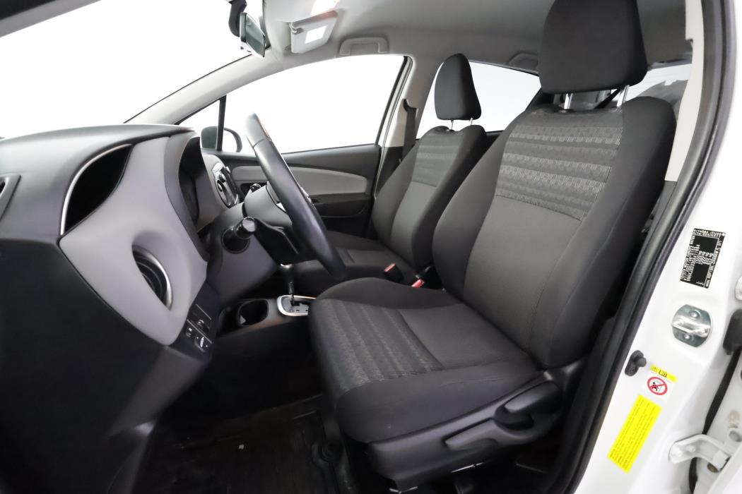 TOYOTA Yaris 2017
