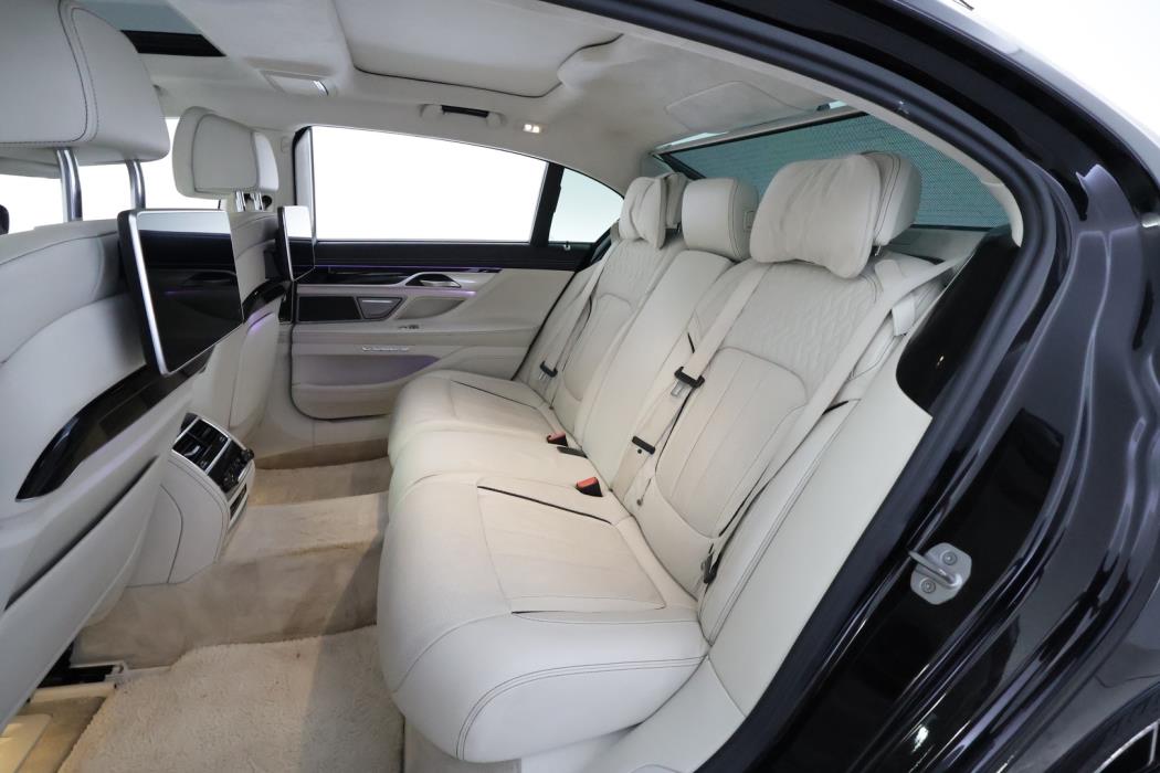 BMW 740 2016