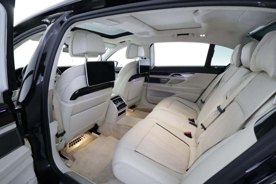 BMW 740 2016