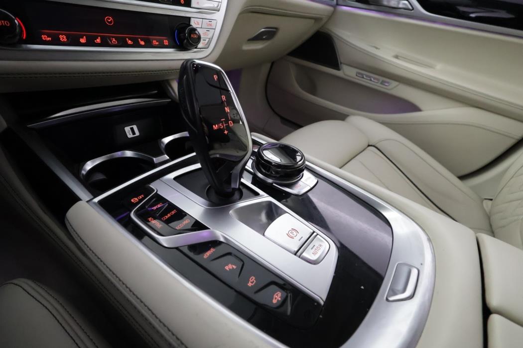 BMW 740 2016