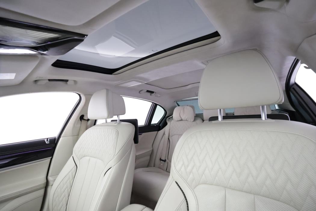 BMW 740 2016