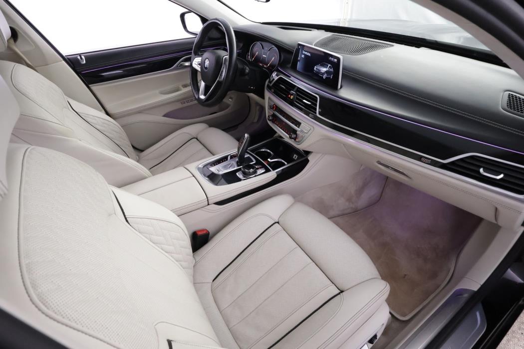 BMW 740 2016