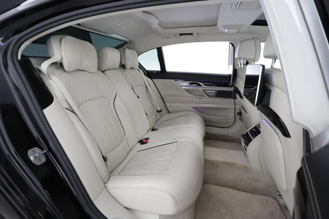 BMW 740 2016