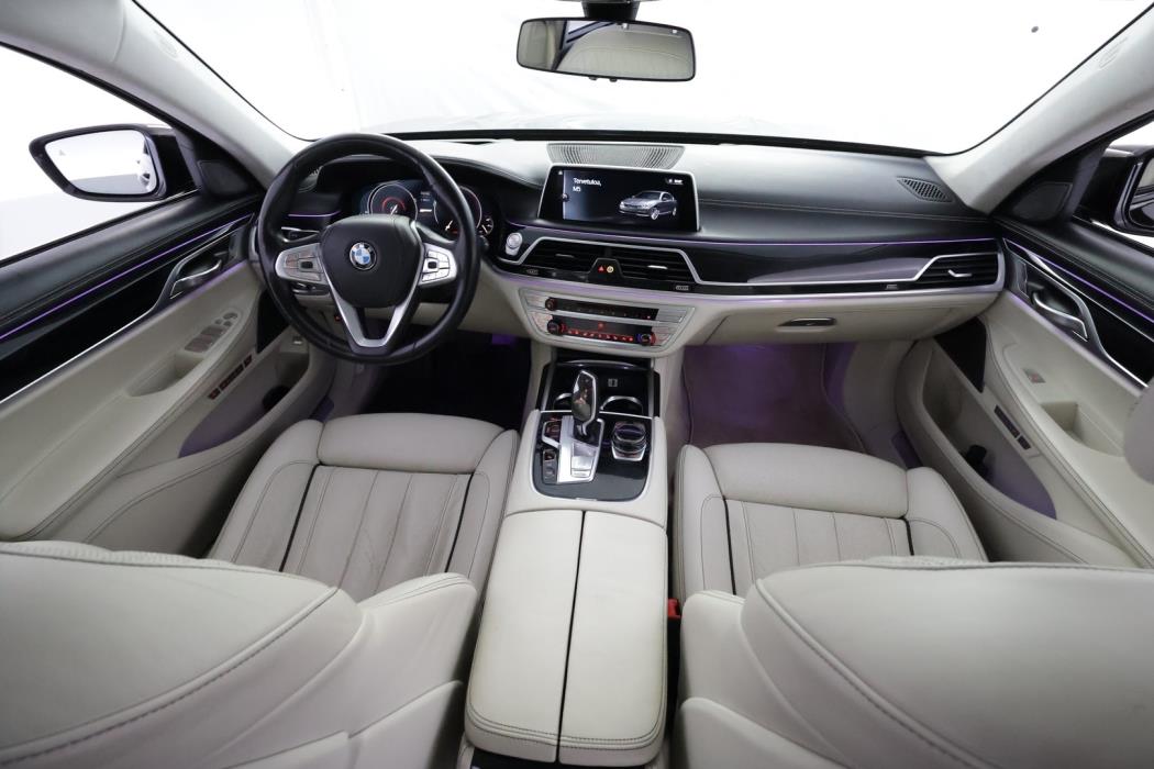 BMW 740 2016