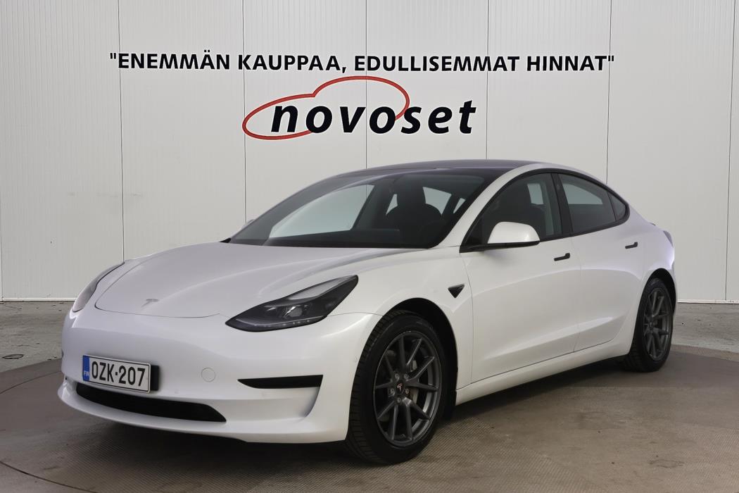 TESLA Model 3 2021