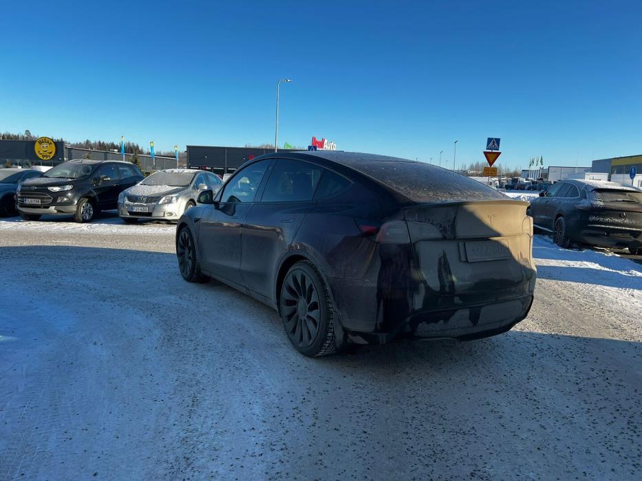 TESLA Model Y 2023