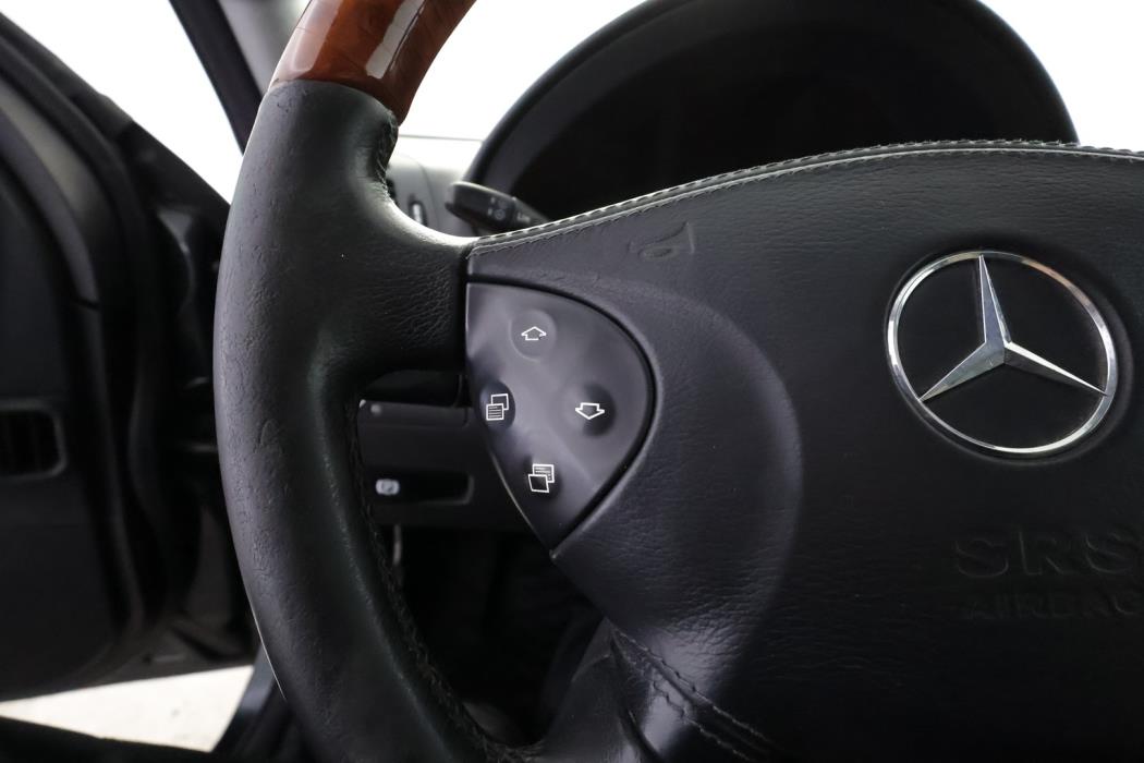 MERCEDES-BENZ E 2004