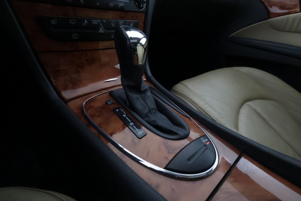 MERCEDES-BENZ E 2004