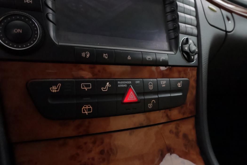 MERCEDES-BENZ E 2004