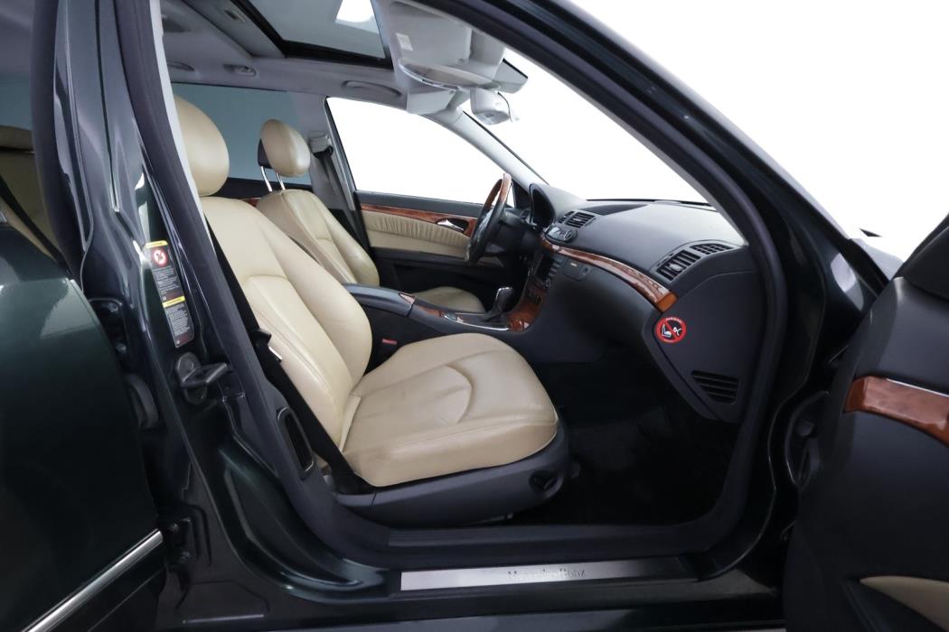 MERCEDES-BENZ E 2004
