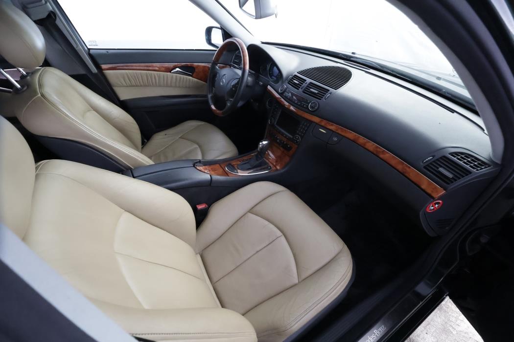 MERCEDES-BENZ E 2004
