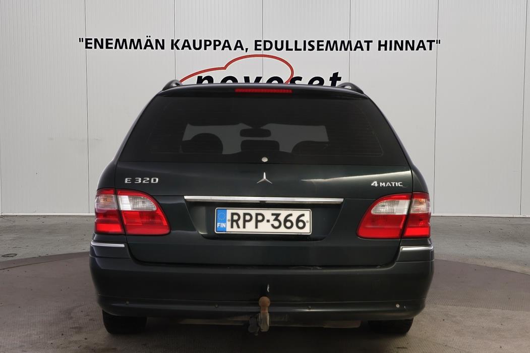 MERCEDES-BENZ E 2004