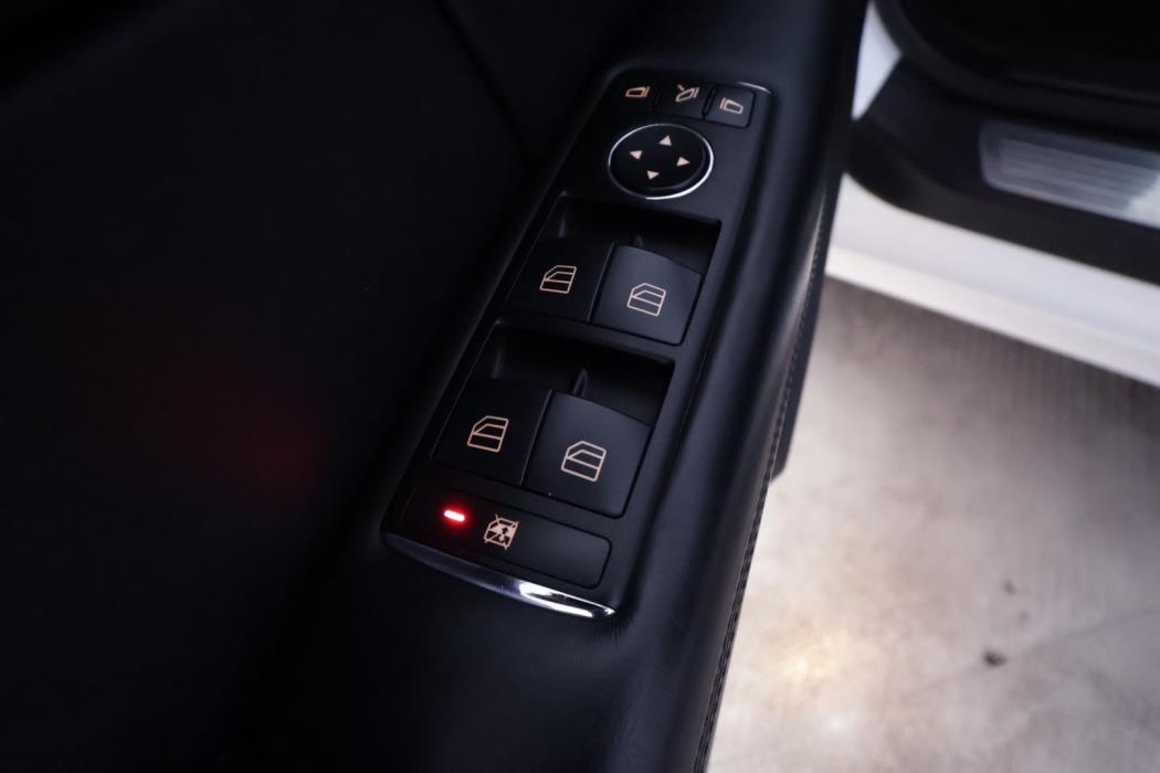 MERCEDES-BENZ E 2009