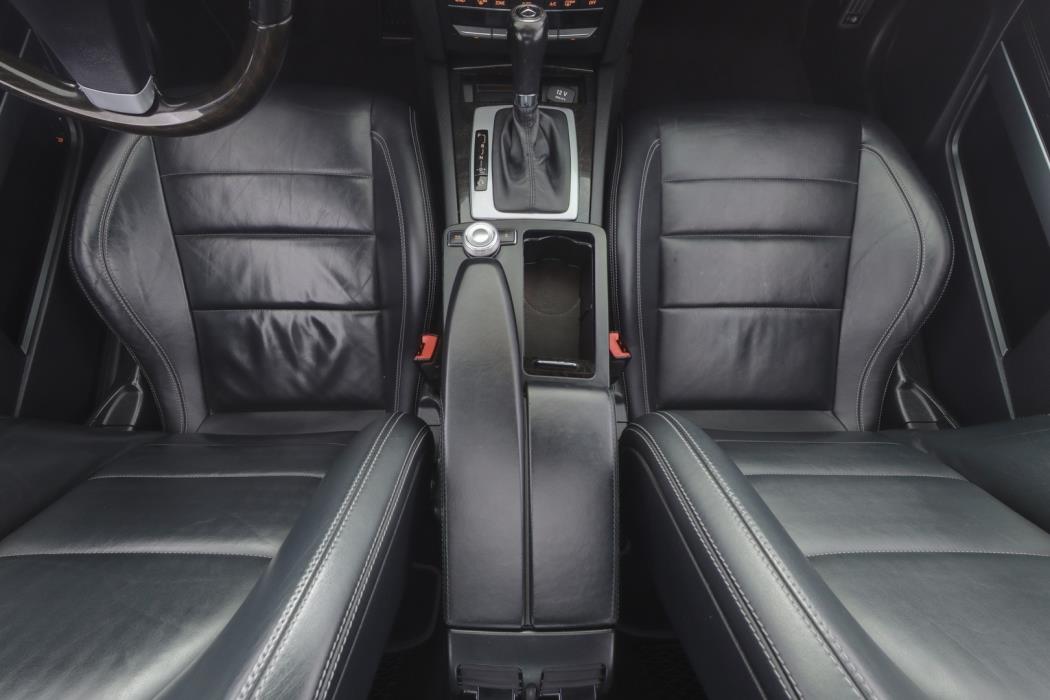 MERCEDES-BENZ E 2009
