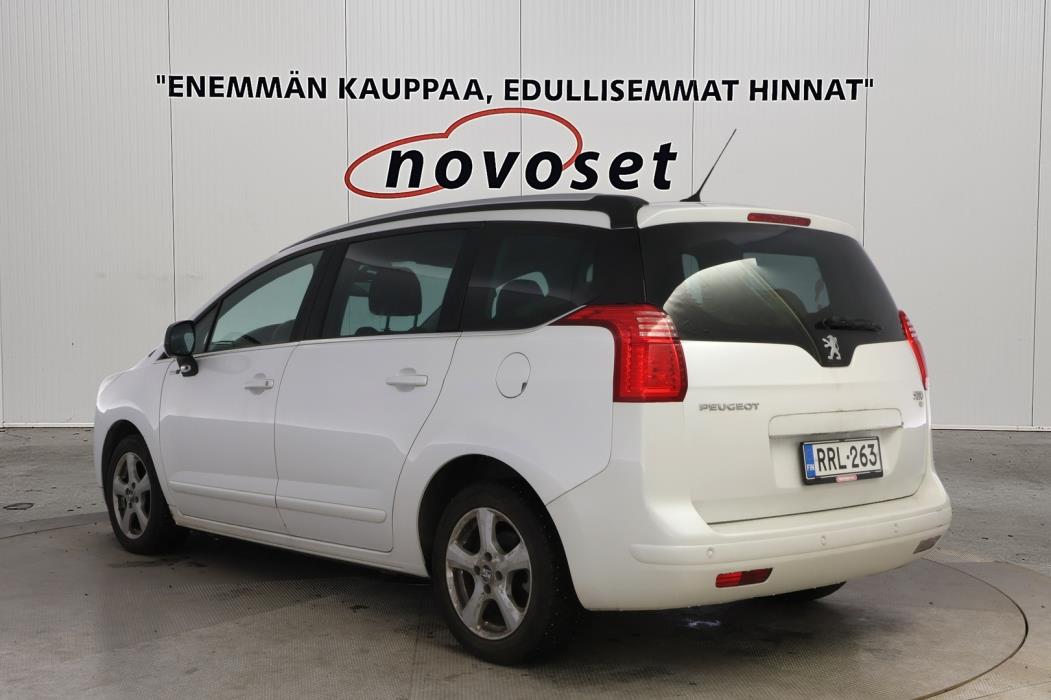 PEUGEOT 5008 2013