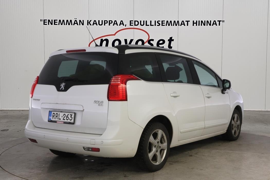 PEUGEOT 5008 2013