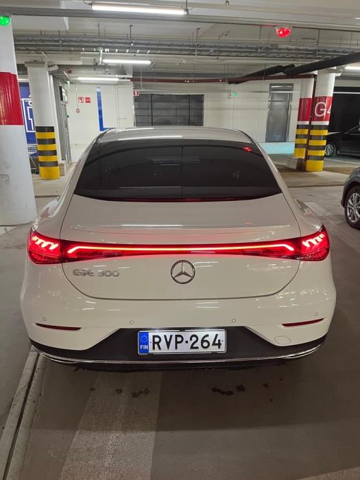 MERCEDES-BENZ EQE 2022