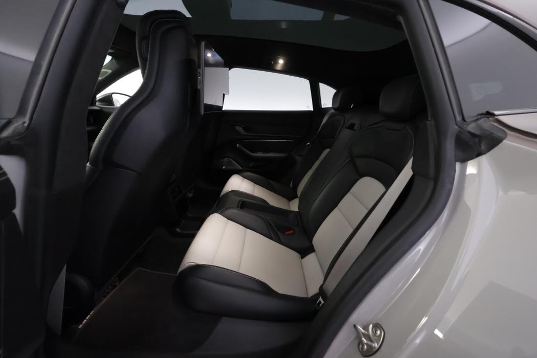 PORSCHE Taycan 2022