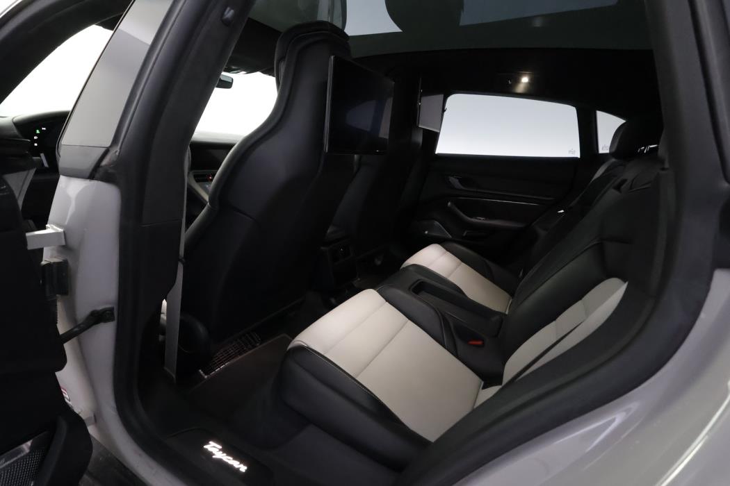 PORSCHE Taycan 2022