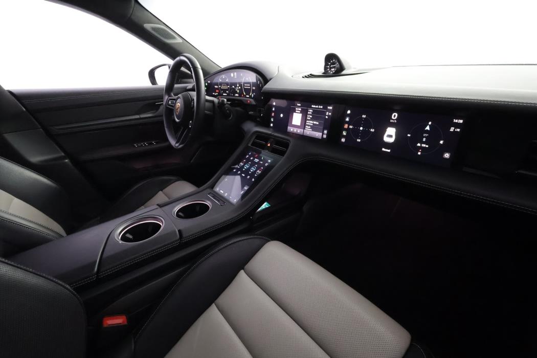 PORSCHE Taycan 2022