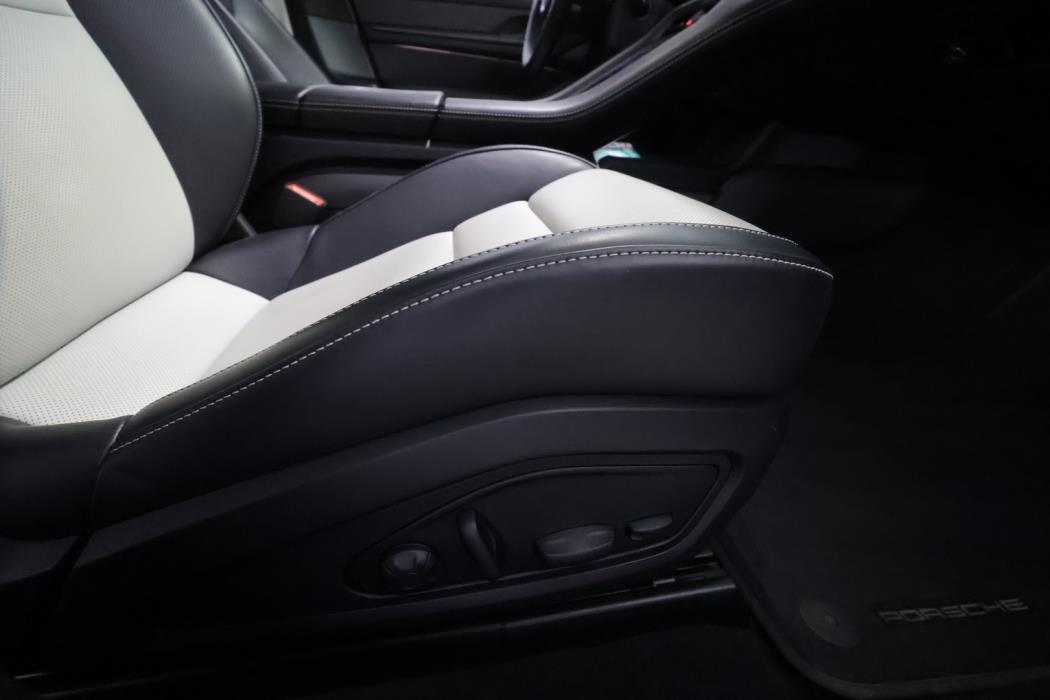 PORSCHE Taycan 2022