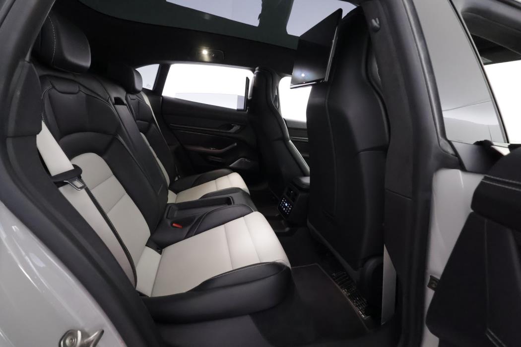 PORSCHE Taycan 2022