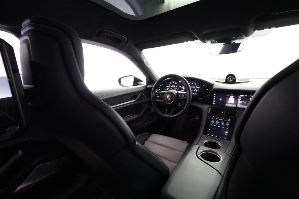 PORSCHE Taycan 2022