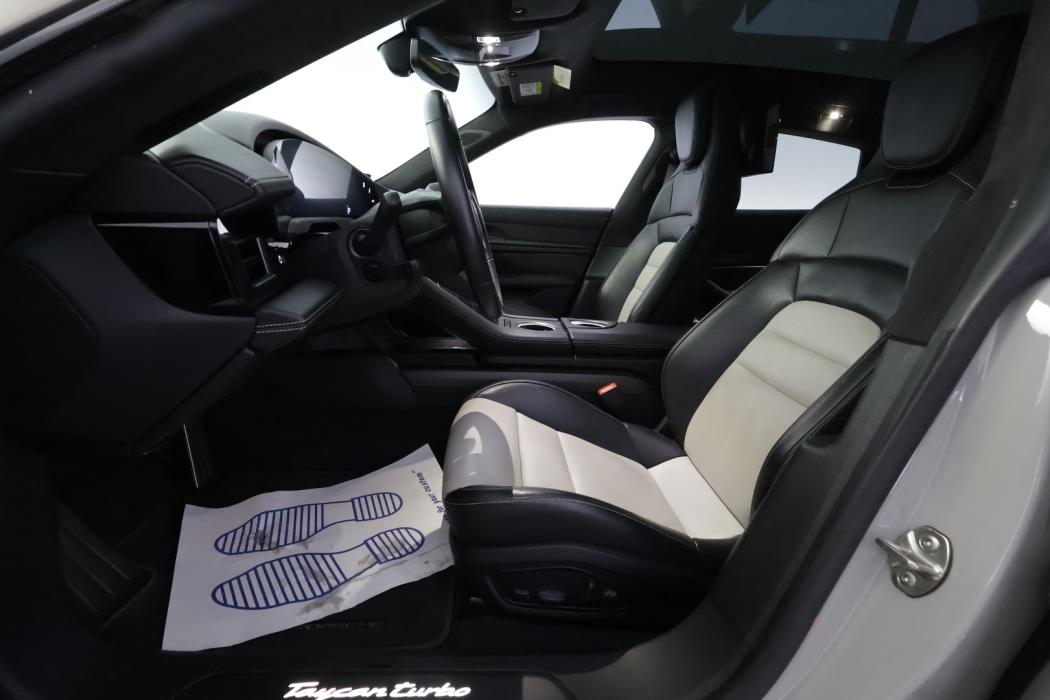 PORSCHE Taycan 2022