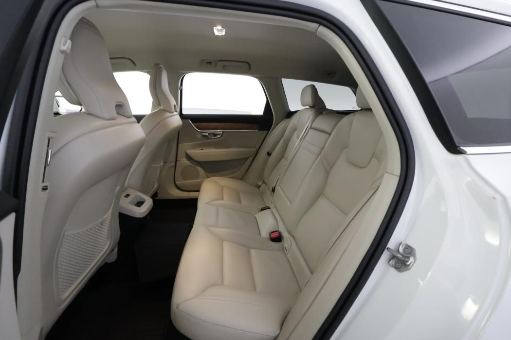 VOLVO V90 2021