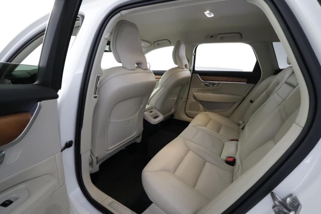 VOLVO V90 2021