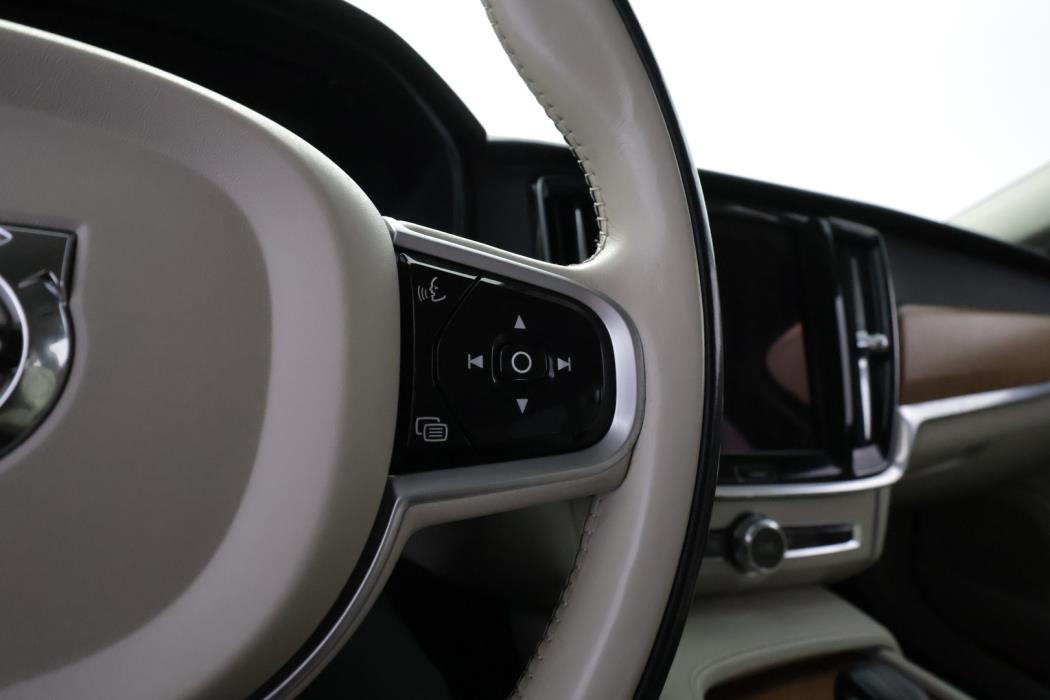 VOLVO V90 2021