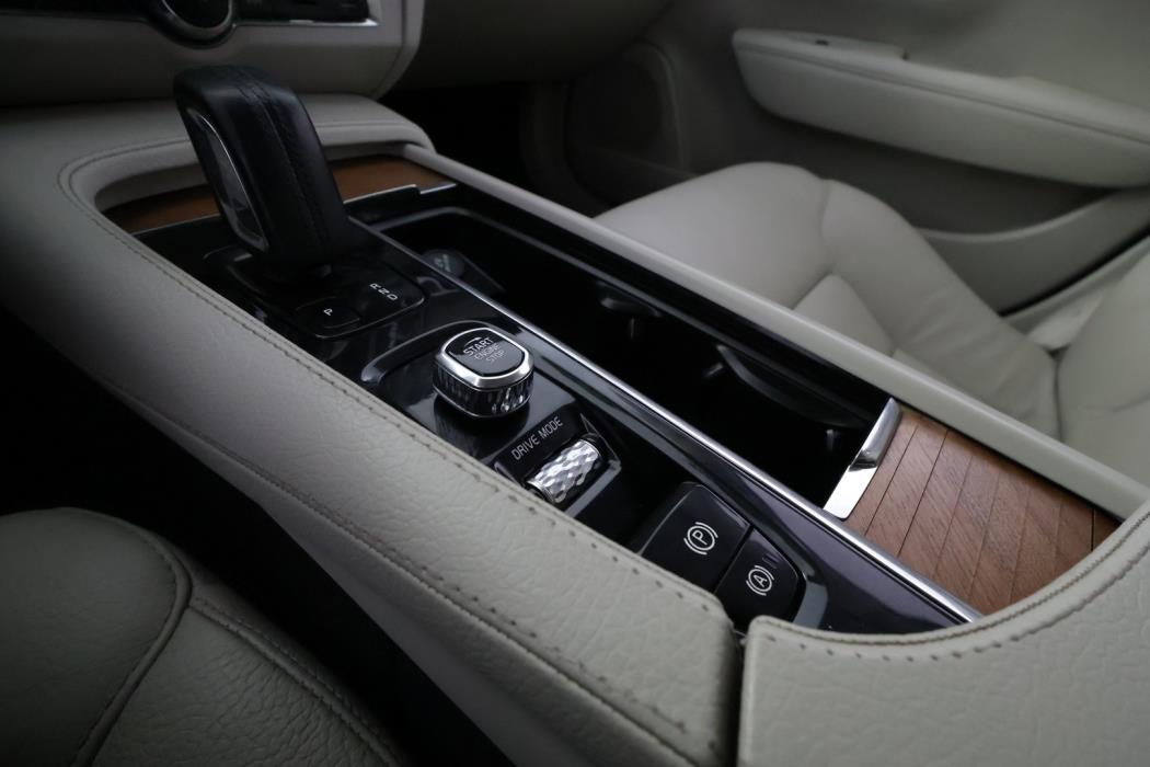 VOLVO V90 2021