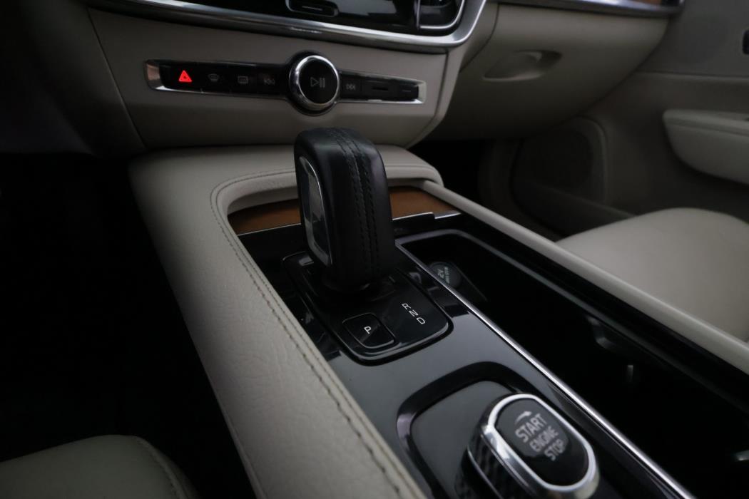 VOLVO V90 2021