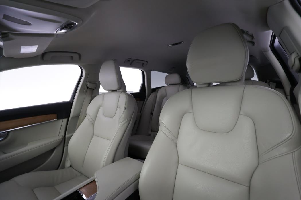 VOLVO V90 2021