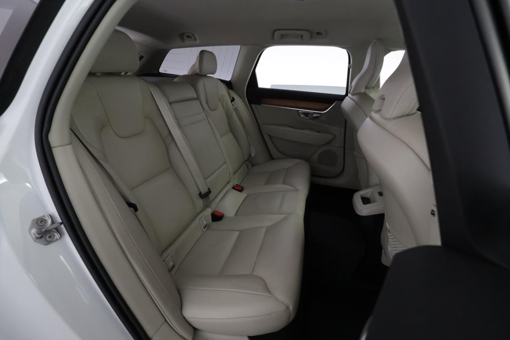 VOLVO V90 2021
