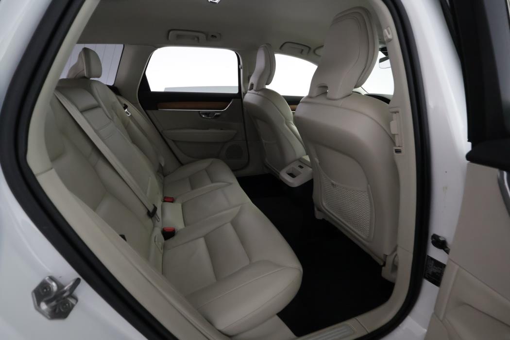 VOLVO V90 2021